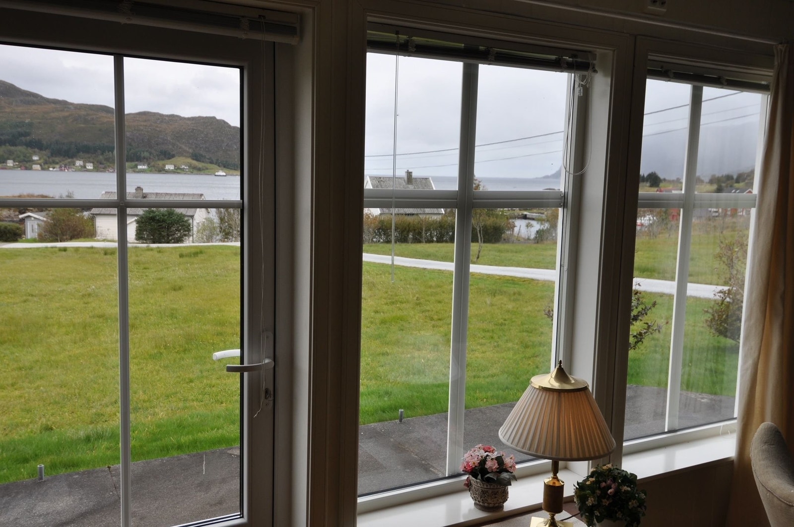 Fra stuen mot terrassen. Galleribilde