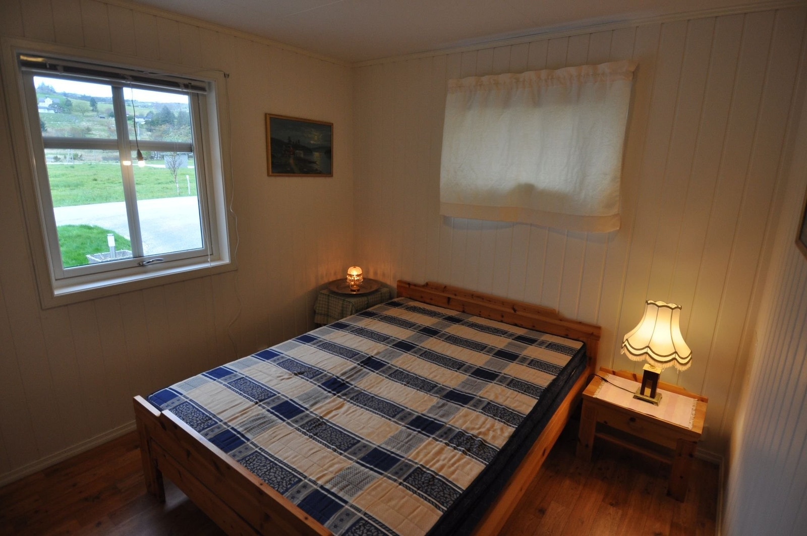 Soverom 1. Boligen har tre soverom av god størrelse, dette rommet er det minste av dem. Galleribilde