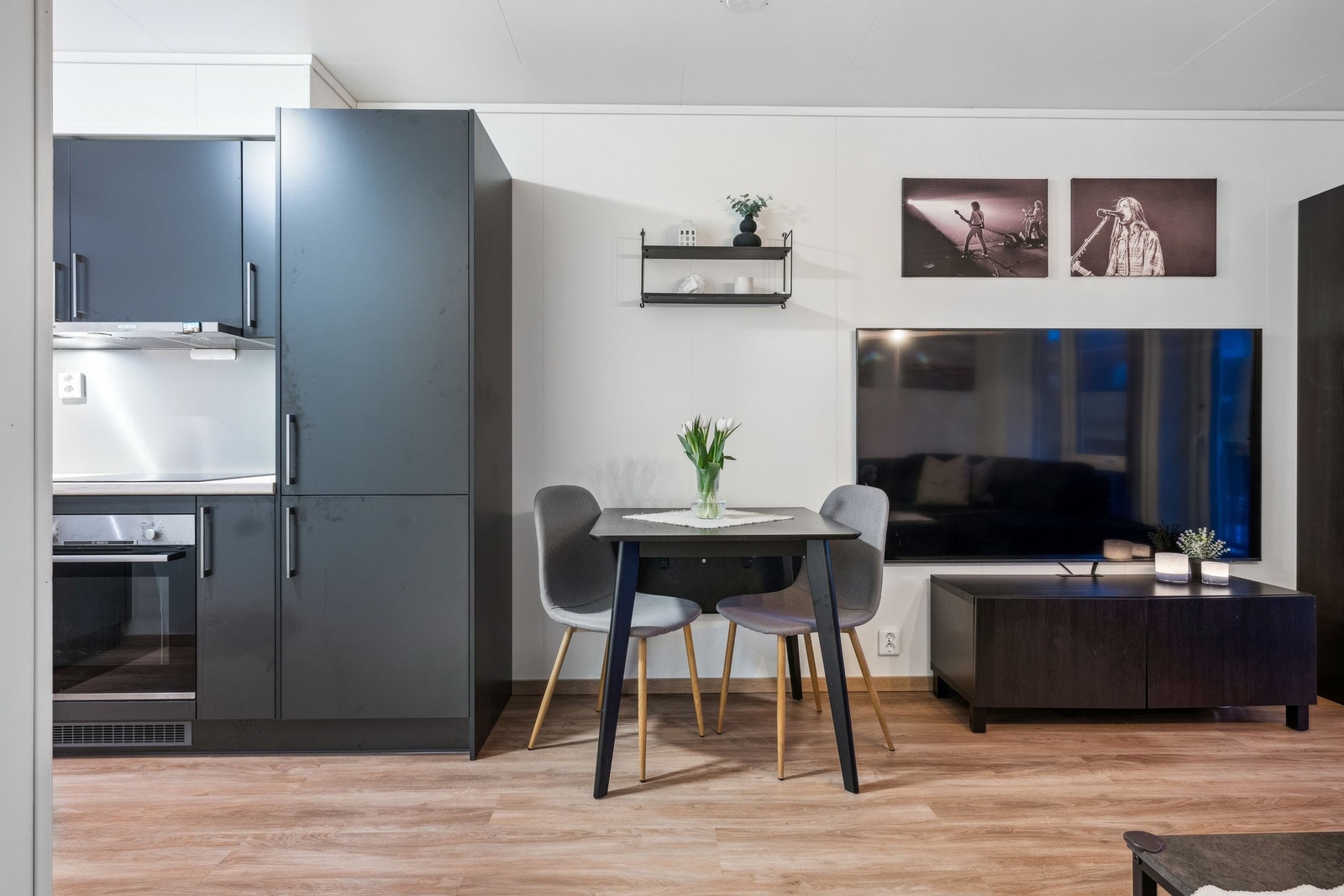 Åpen stue/kjøkkenløsning. Galleribilde