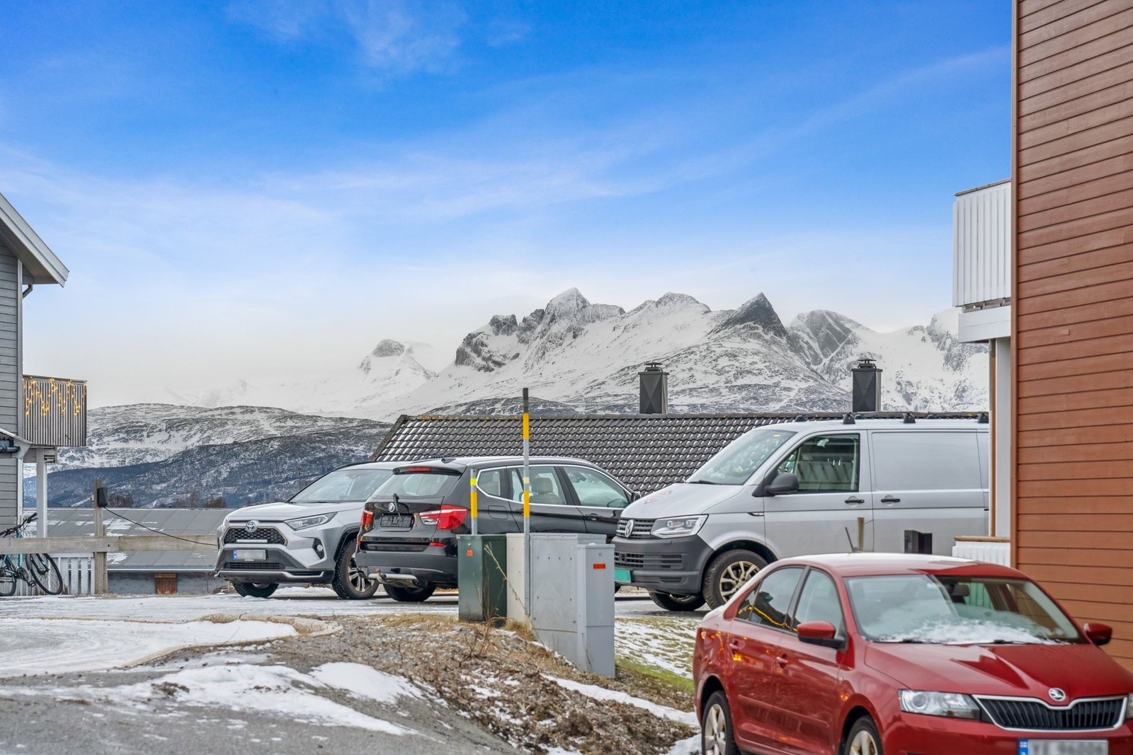 Utsikt over Børvasstindan fra stua. Galleribilde