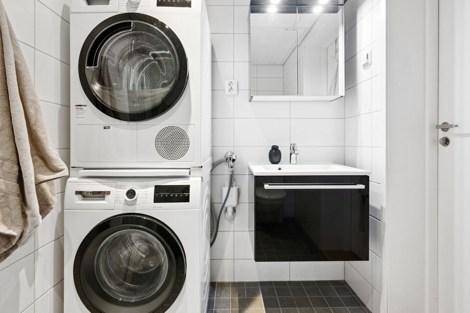 Moderne og lyst bad. Galleribilde