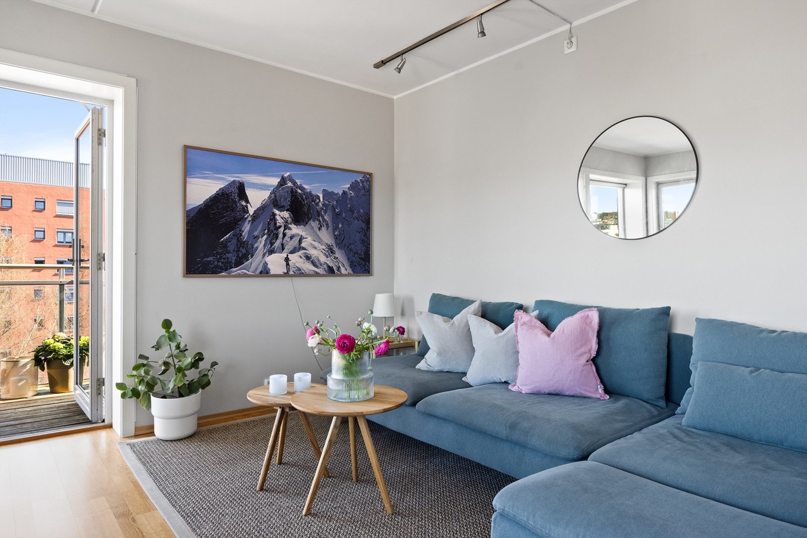 Her kan man lage sin egen sofakrok enten man ønsker en klassisk oppdeling med sofagruppe og spisebord, eller en mer åpen løsning. Galleribilde