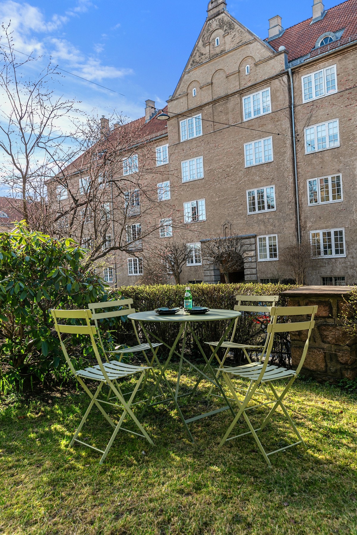 Sommer, grill og venner venter Galleribilde