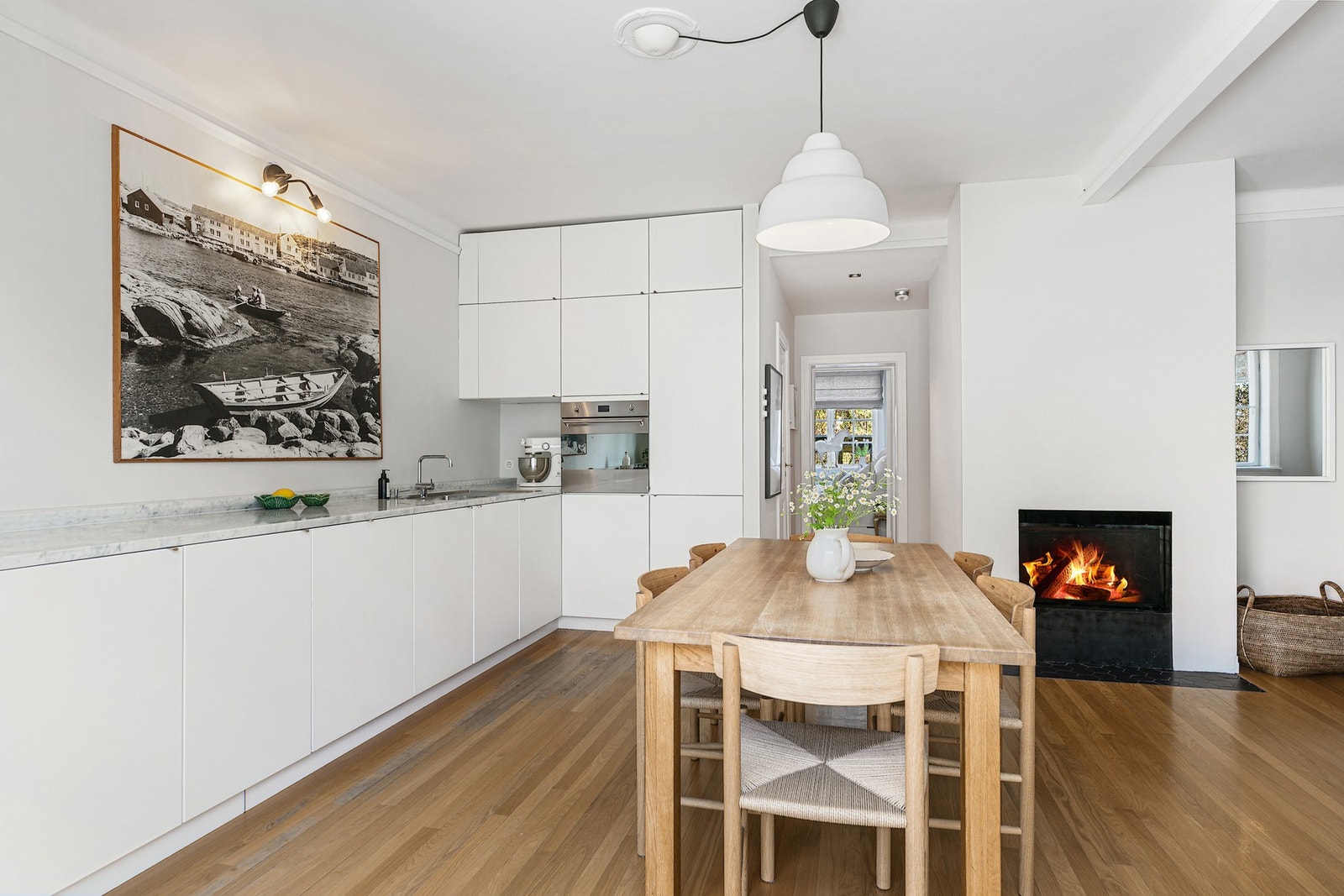 Peisen er ny fra 2014 og skaper en varm og koselig atmosfære spesielt i vinterhalvåret. Galleribilde