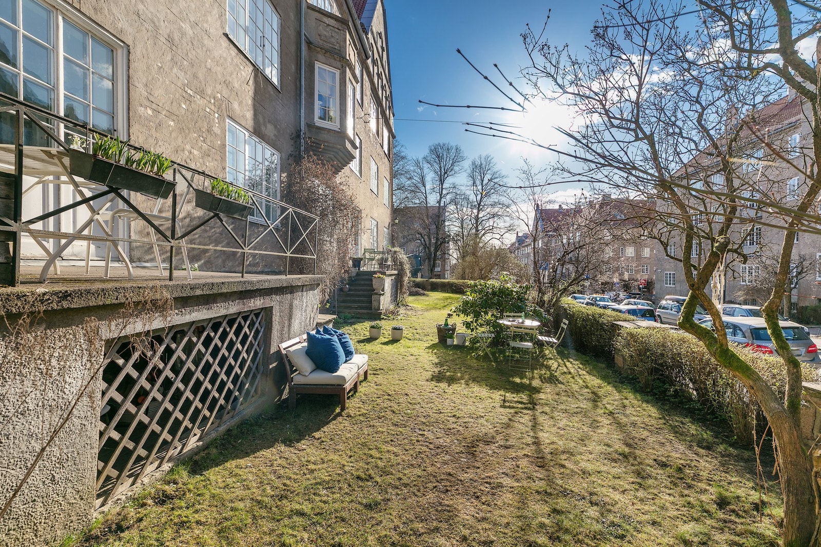 Folk bor lenge på Jessenløkken Man får lyst til å ta det med ro her fordi det er så mye luft og så grønt. Galleribilde