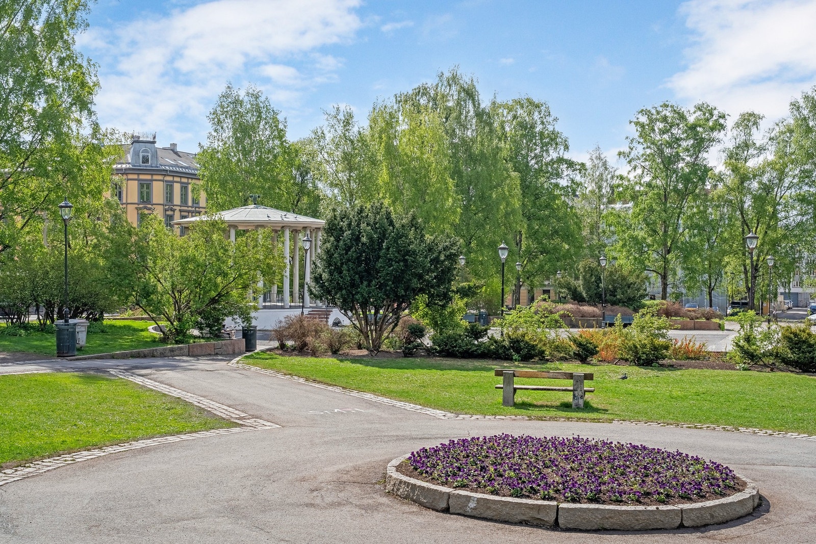 Birkelunden park på Grünerløkka ligger 5 minutters gange fra leiligheten Galleribilde