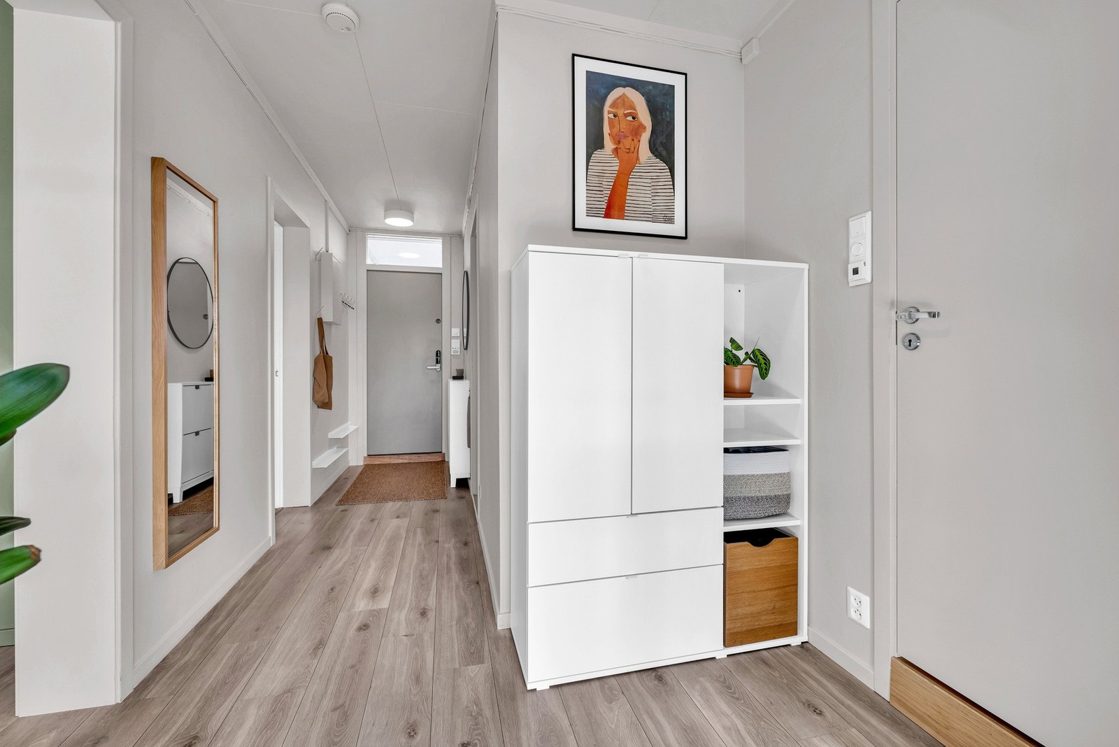 Fra gangen er det adkomst til baderommet. Smart plassert rett ved hovedsoverommet. Galleribilde