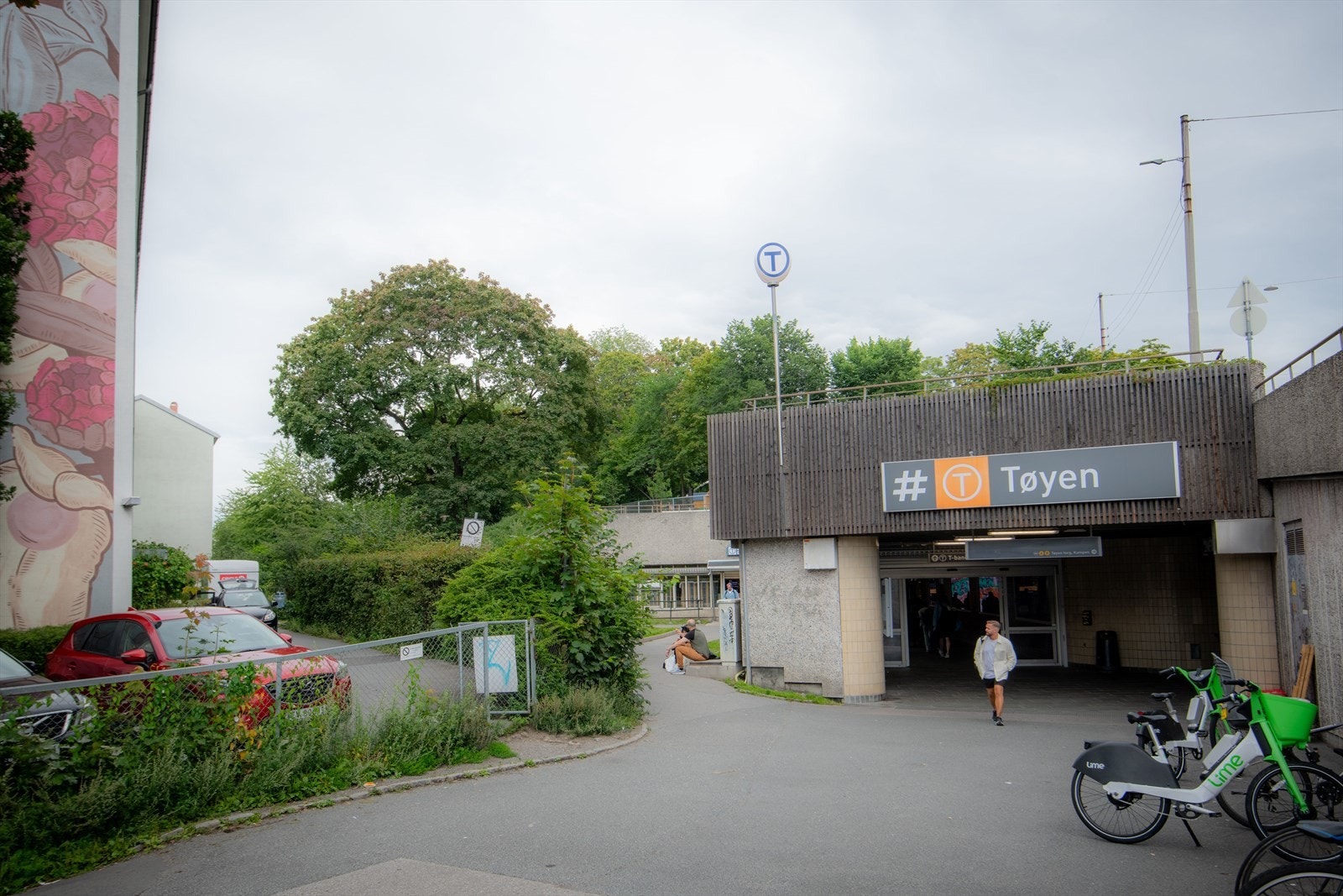 Tøyen T-bane. Galleribilde