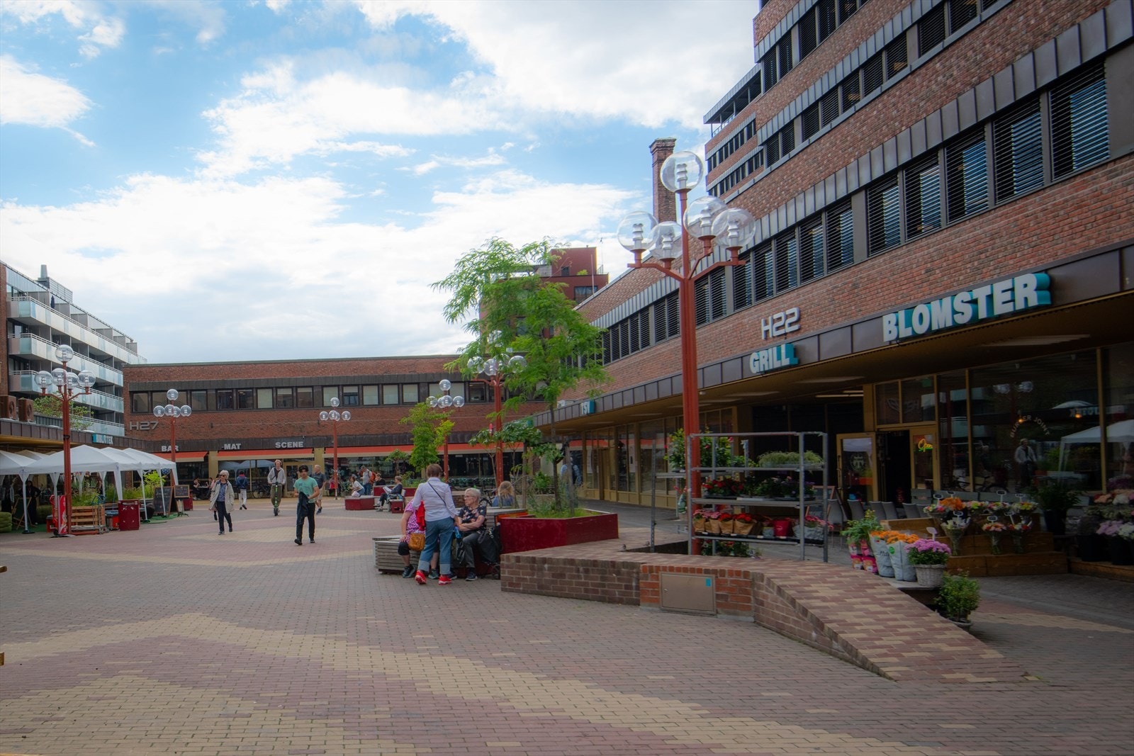 Tøyen torg. Galleribilde