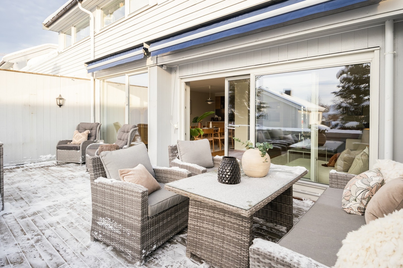 Fra stuen er det utgang til en flott balkong. Galleribilde