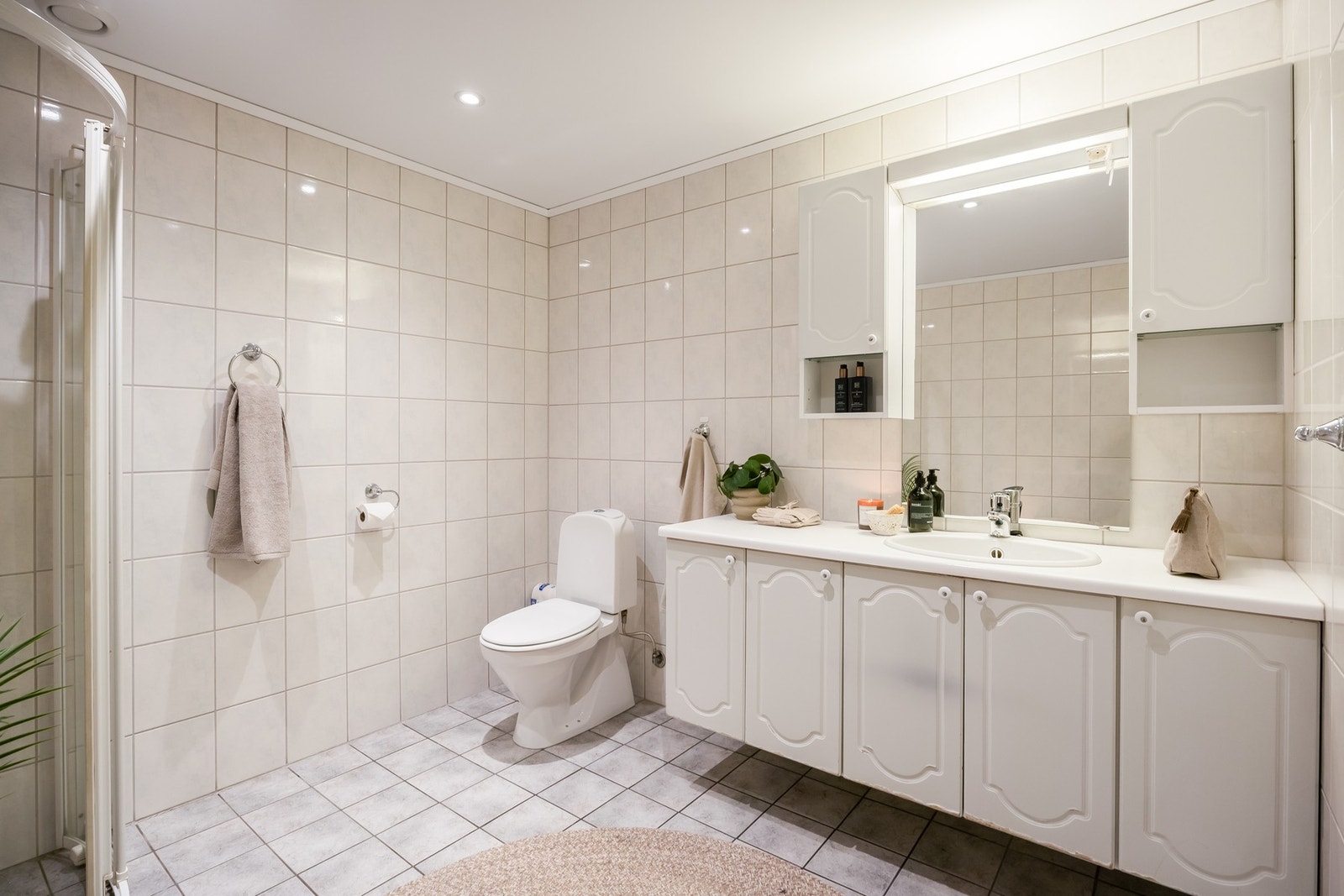 Gulvvarme sørger for en behagelig temperatur året rundt. Galleribilde