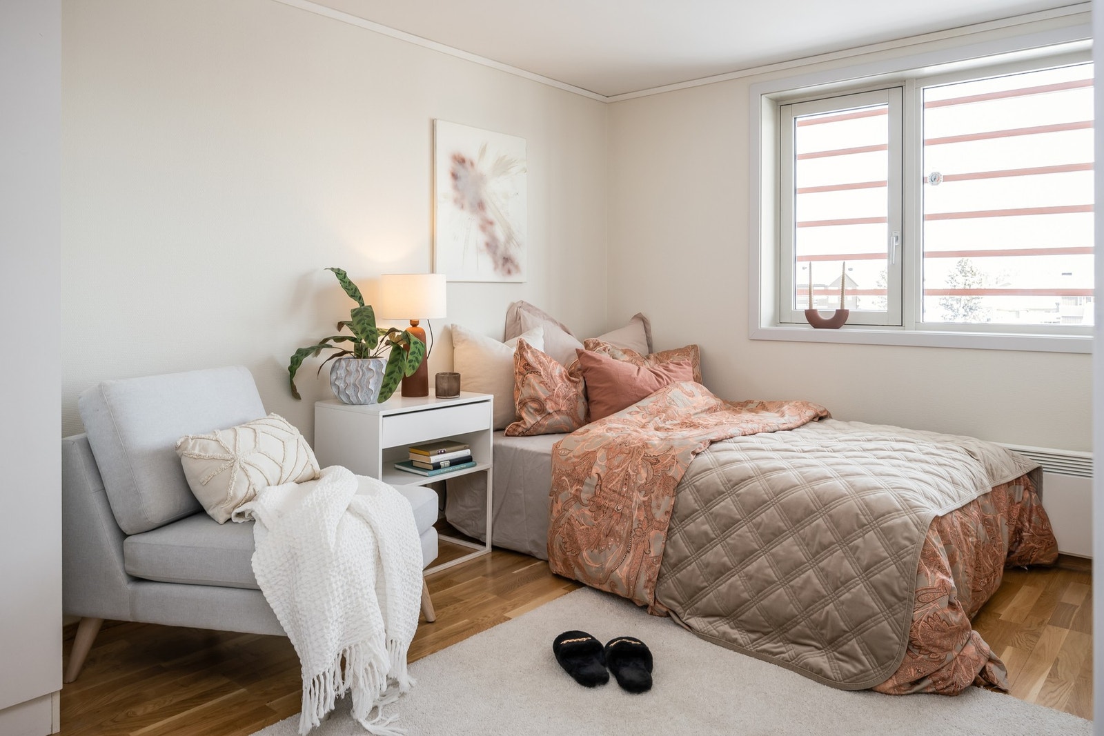 Det andre soverommet er også av god størrelse - med plass til både dobbeltseng og lesekrok. Galleribilde