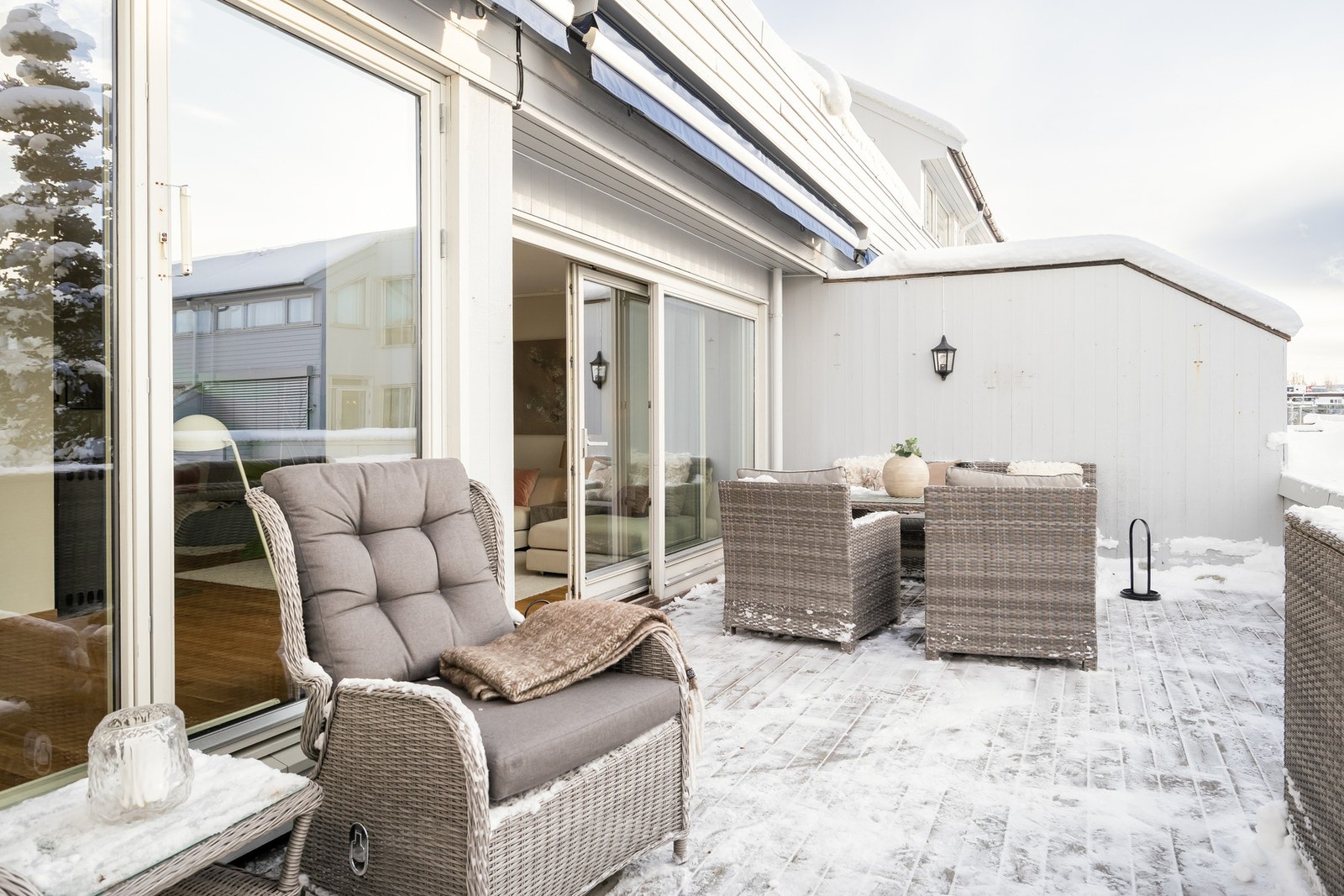 Her kan møblere i ulike soner - perfekt for å nyte solen med noe godt i glasset. Galleribilde