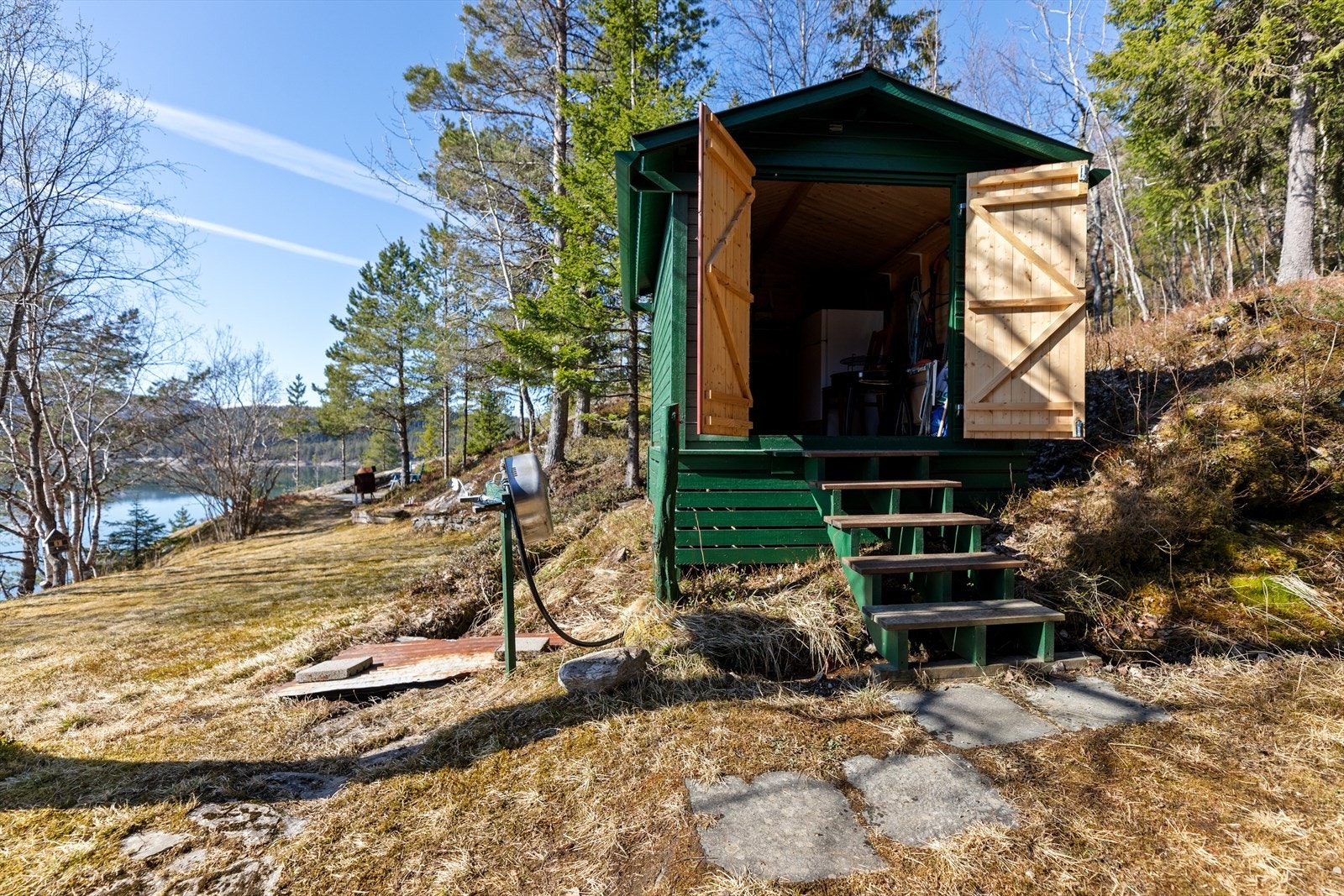 Mot uthus. Galleribilde