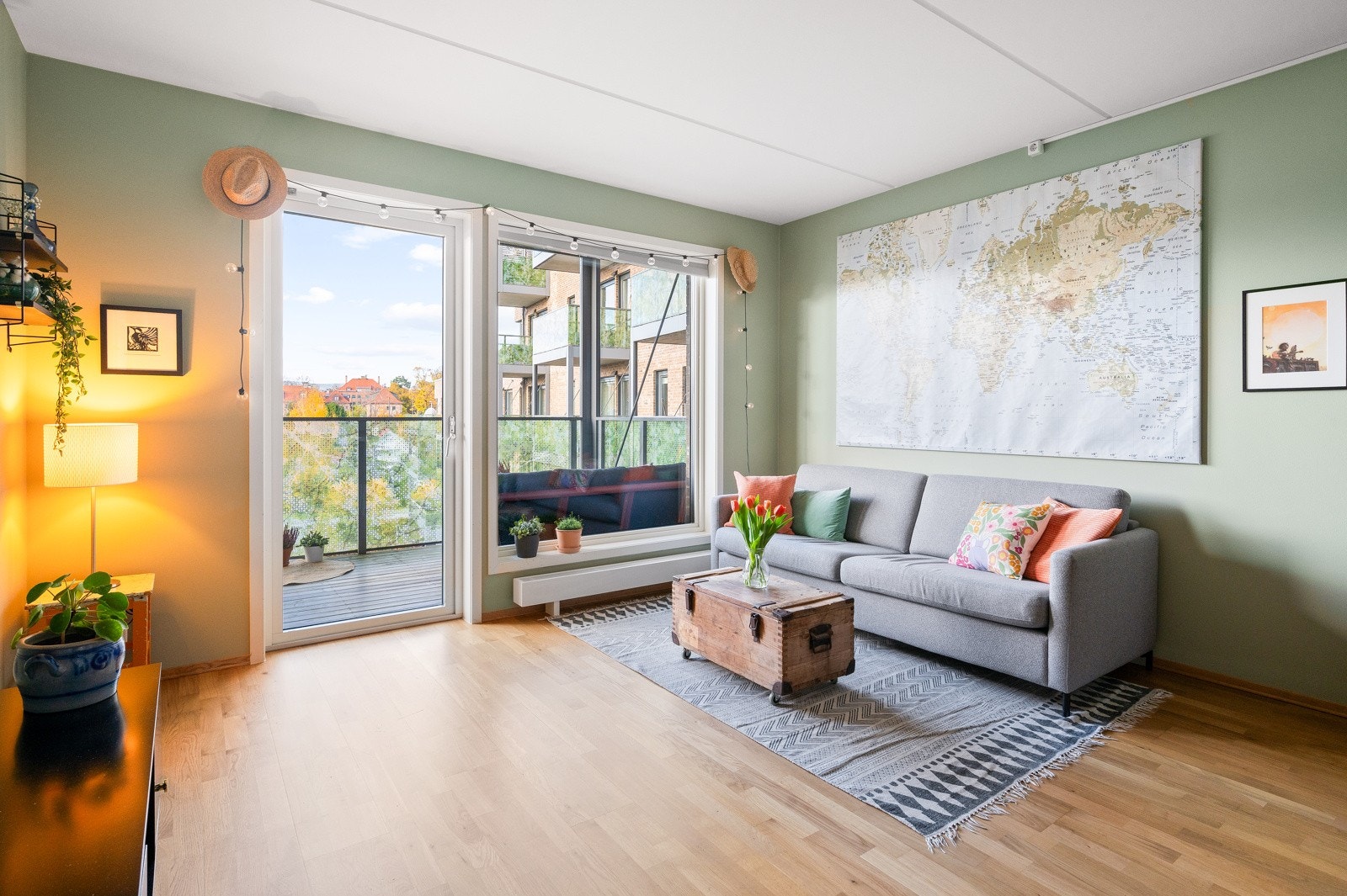 Leiligheten ligger i et nyere boligbygg med heis, og har en attraktiv og rolig beliggenhet i et trivelig nabolag Galleribilde