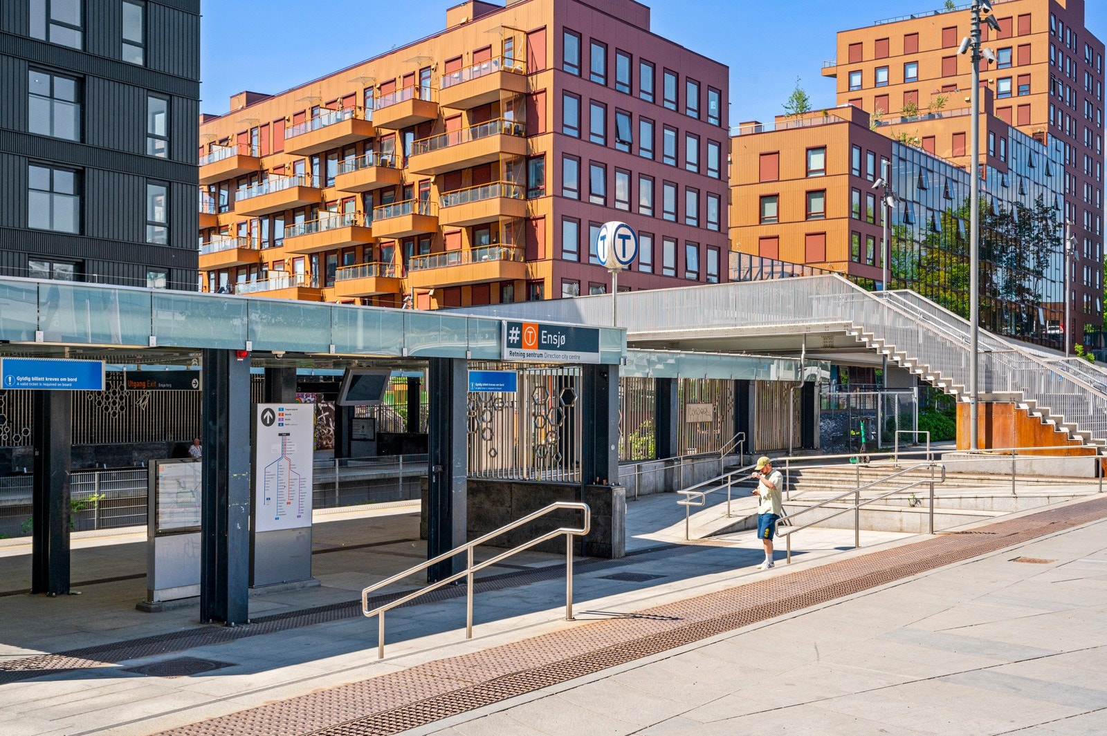 Fra Ensjø Torg går t-banen hyppig med linje 1, 2, 3 og 4. Kun et par stopp så er du i Oslo sentrum Galleribilde