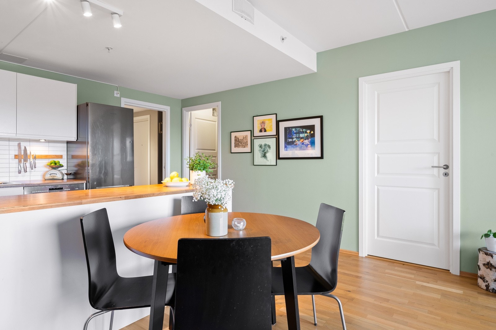 Leiligheten har en romslig og praktisk innvendig bod med direkte adkomst fra kjøkkenet Galleribilde