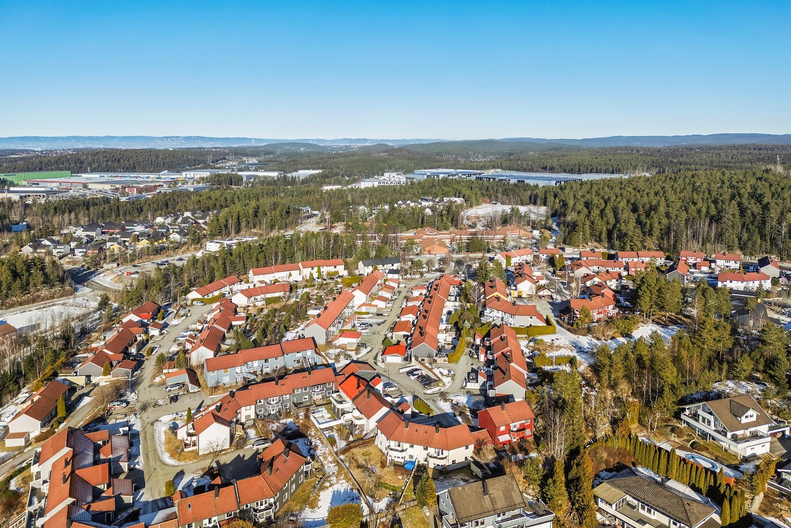 Ønsker man et utvidet servicetilbud, er det omkring 7 km. til Ski sentrum Galleribilde