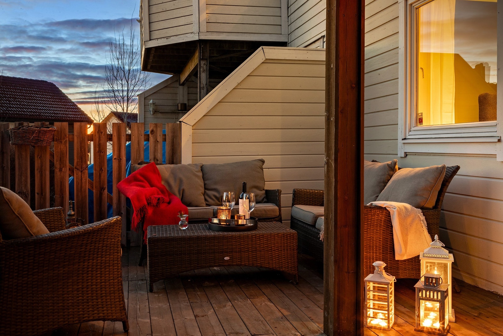 Koselig uteplass med meget gode solforhold Galleribilde