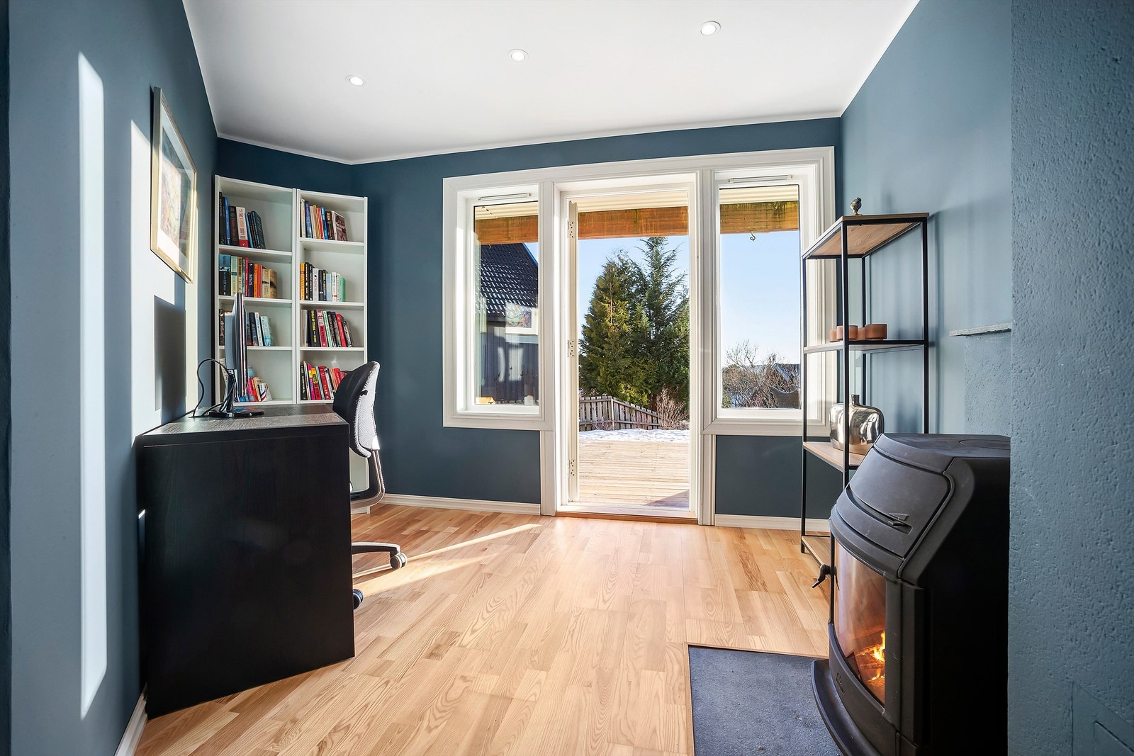 Fra underetasjen er det utgang til markterrasse på ca. 22 kvm. Galleribilde