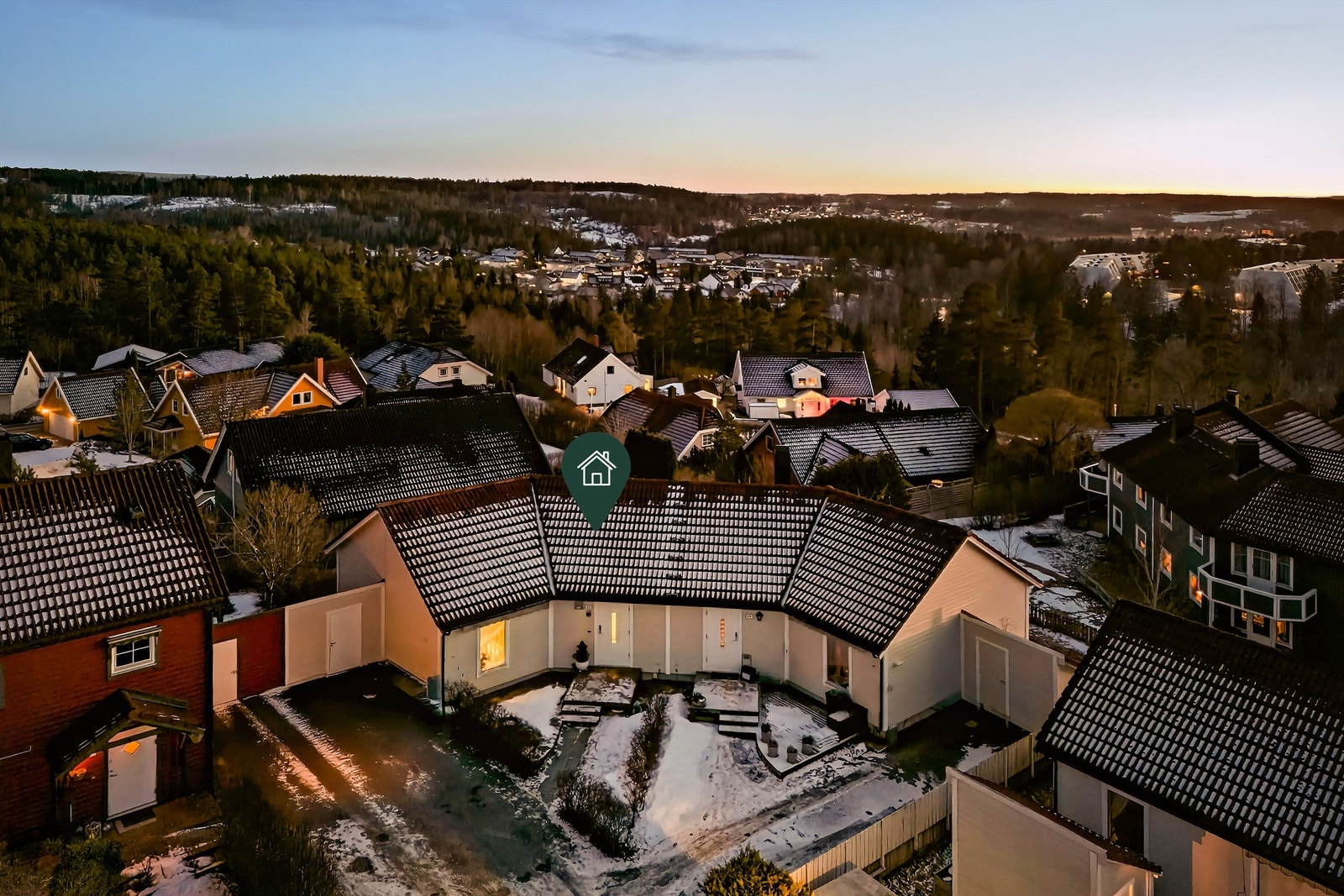 Hyggelig inngangsparti, innerst i veien med flott utsikt Galleribilde