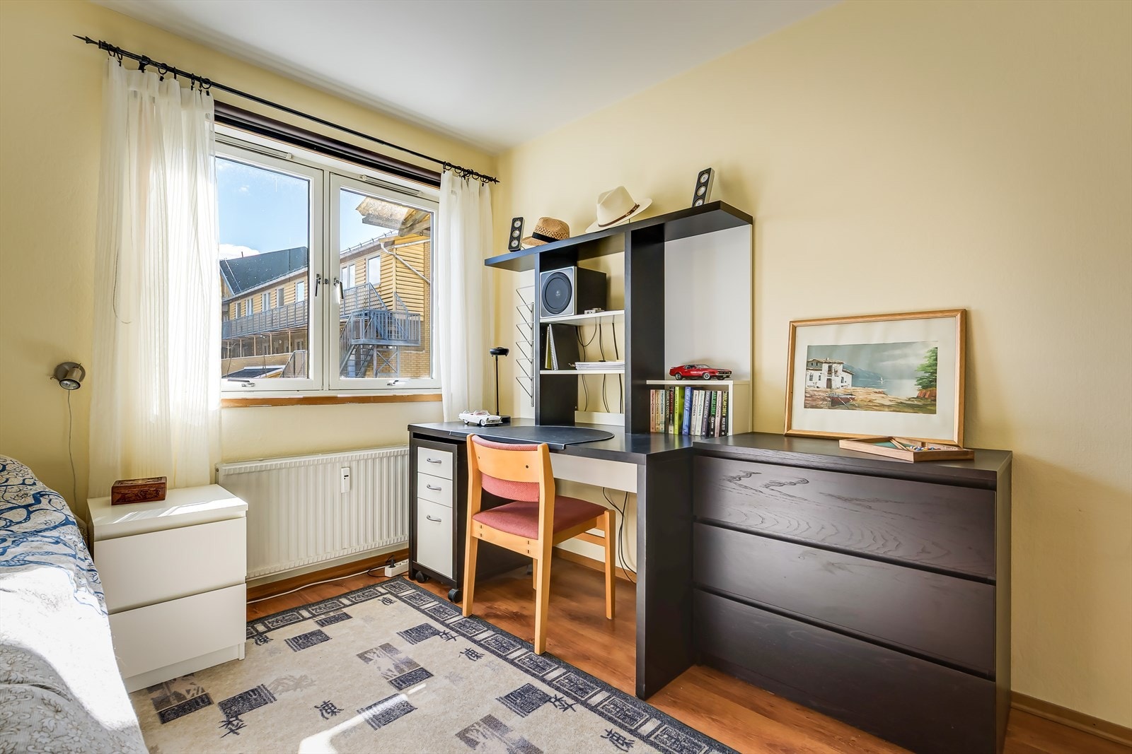 God plass til skrivepult. Galleribilde