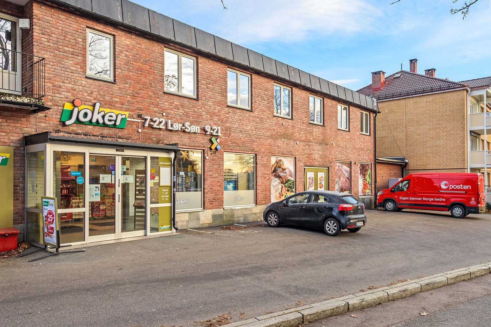 Nærhet til et godt utvalg av daglige servicetilbud. Fra leiligheten er det gangavstand til nærbutikkene Rema 1000, døgnåpen Joker og Europris. Galleribilde