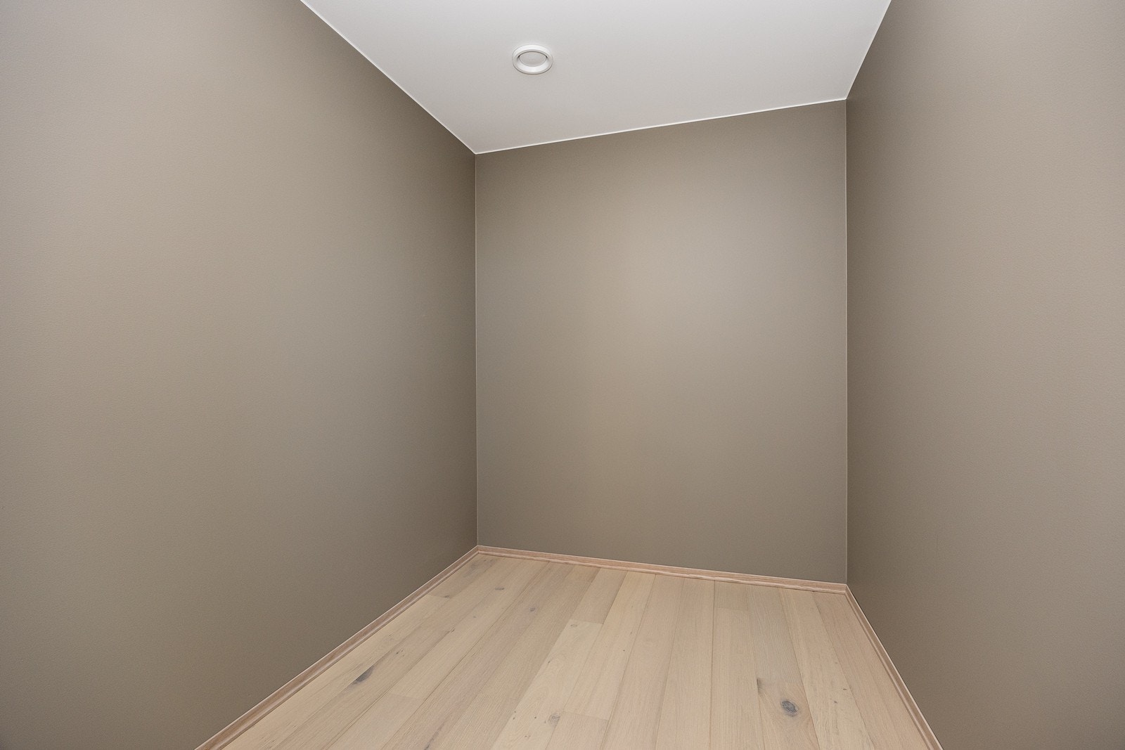 I tilknytning hovedsoverommet kan man innrede et omkledningsrom/garderobe Galleribilde