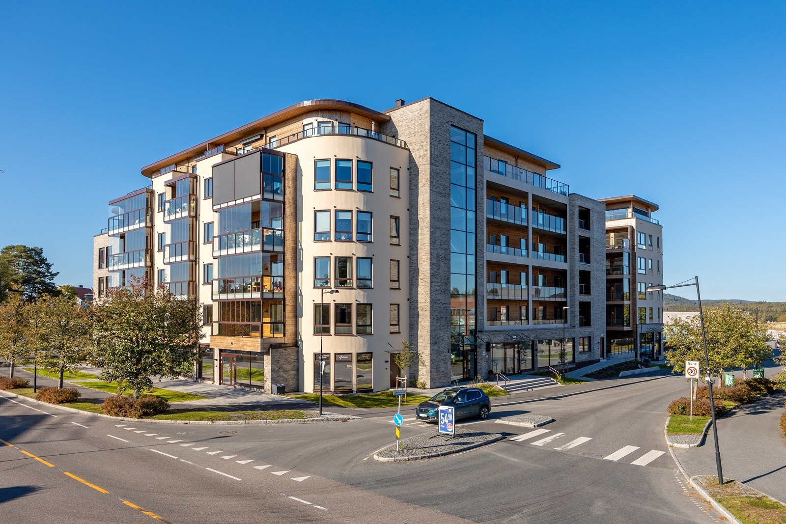 Leiligheten ligger i Aurskog sentrum med kort gangavstand til alt du trenger i hverdagen Galleribilde