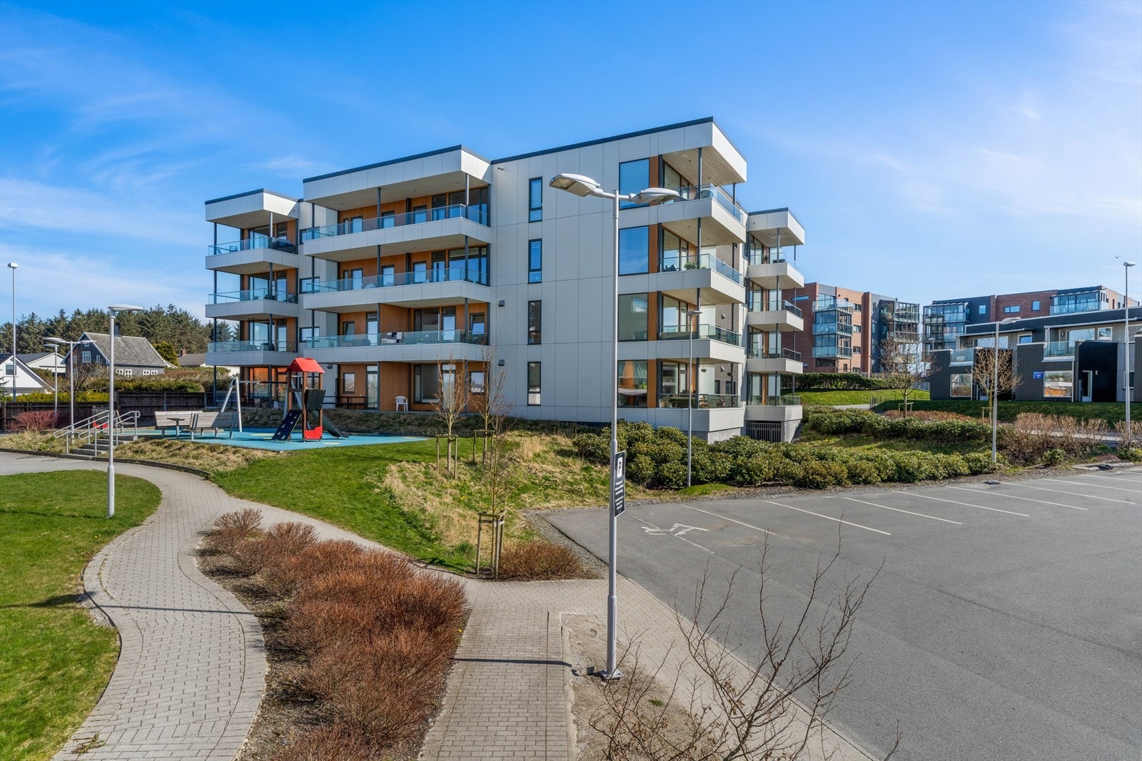 Denne leiligheten ligger flott til med utsikt mot sjøen på Vestre Goa i rolige omgivelser. Galleribilde
