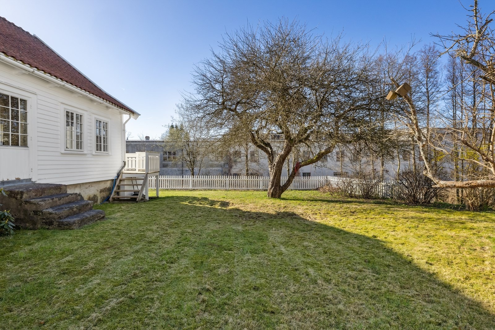 Stor pen og opparbeidet hage Galleribilde