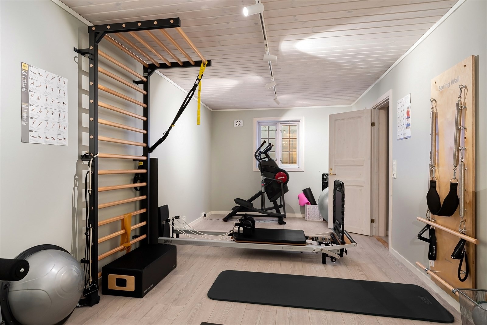 Underetasje med trimrom. Galleribilde