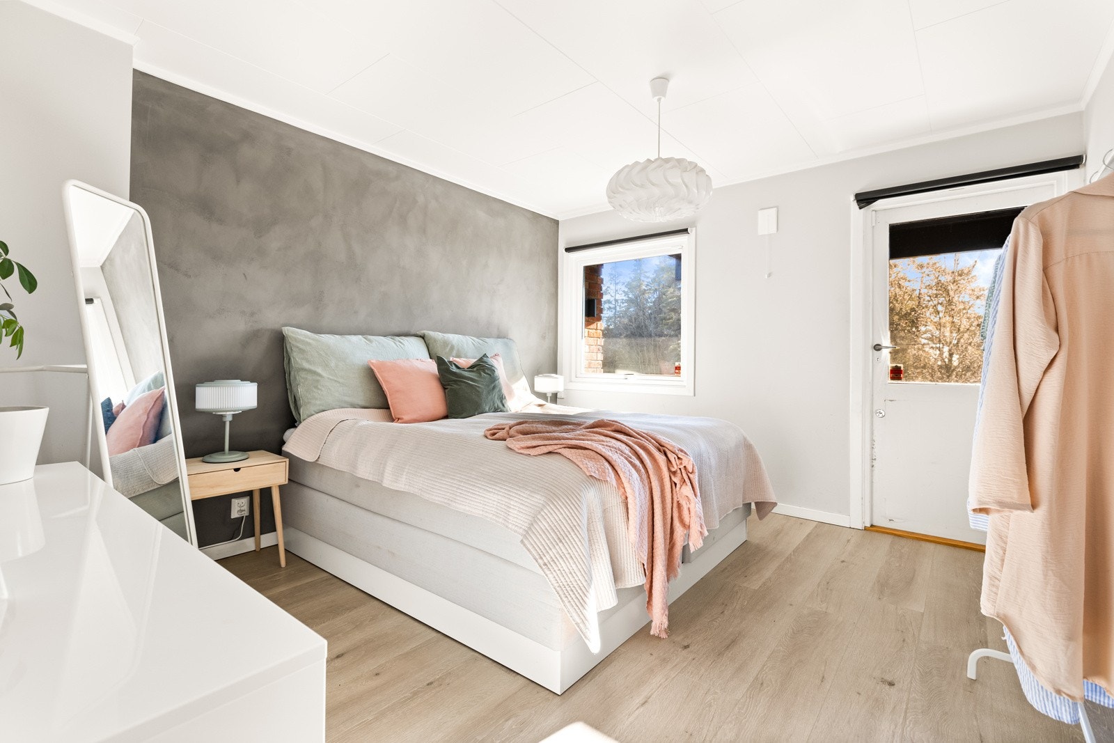 Boligen har 4 soverom på ett plan. Galleribilde