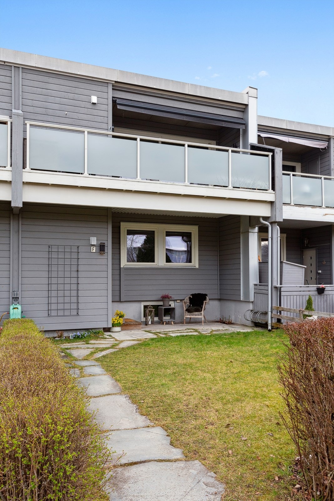 Boligen sokner til Eberg barneskolekrets og Blussvold ungdomsskolekrets. Ta kontakt med skolekontoret i Trondheim kommune, tlf. 72 54 00 00 for nærmere informasjon. Galleribilde