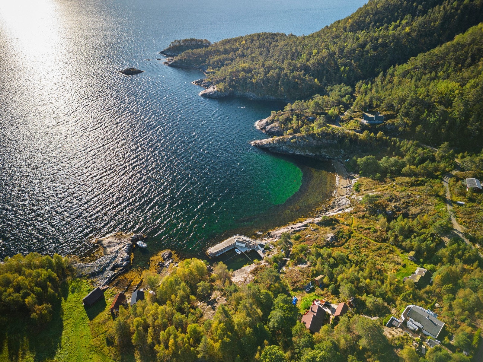 Nærområde på Norevikane med badestrand Galleribilde