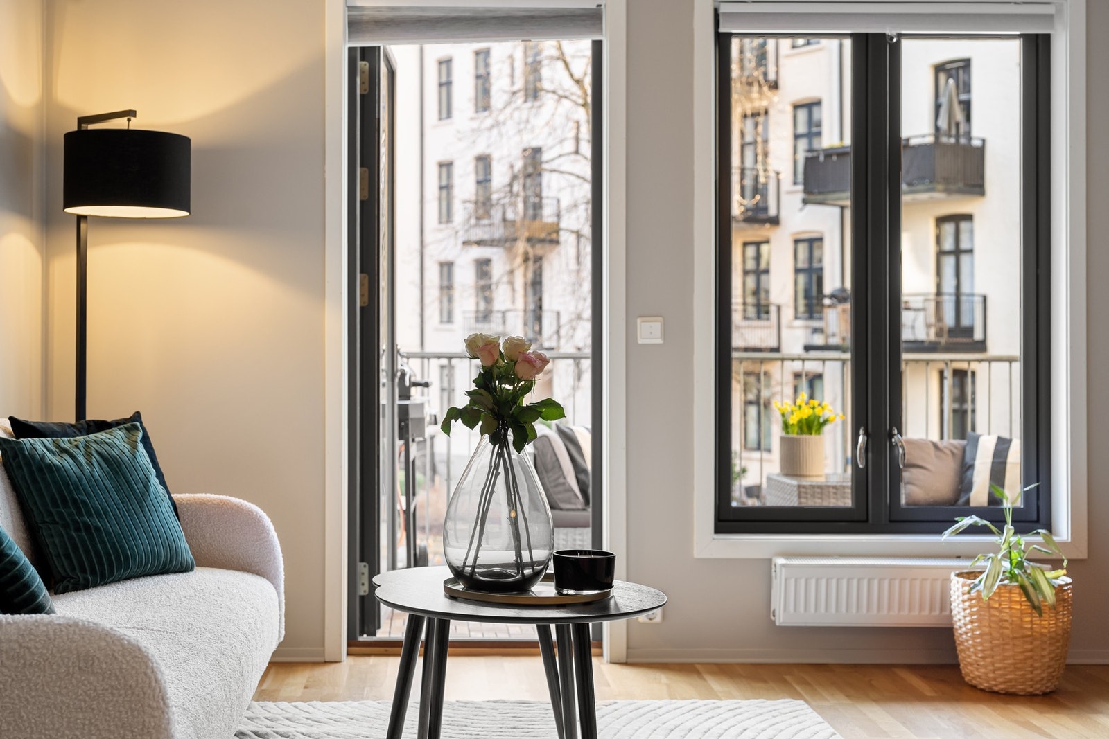 Leiligheten har oppvarming via radiatorer med fjernvarme. Galleribilde