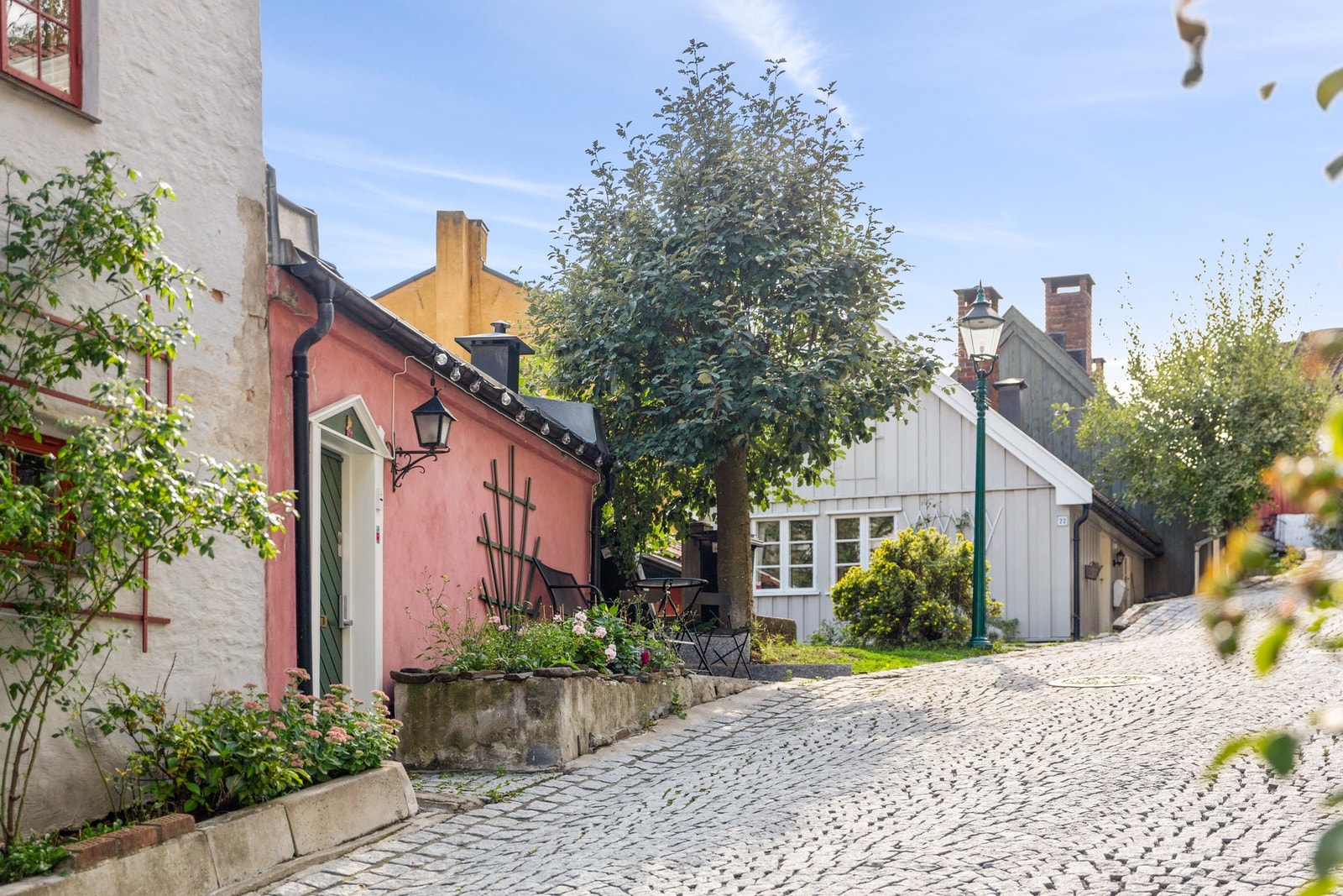 Damstredet er et flott sted med koselige gamle hus, resturanter og vinbar. Galleribilde