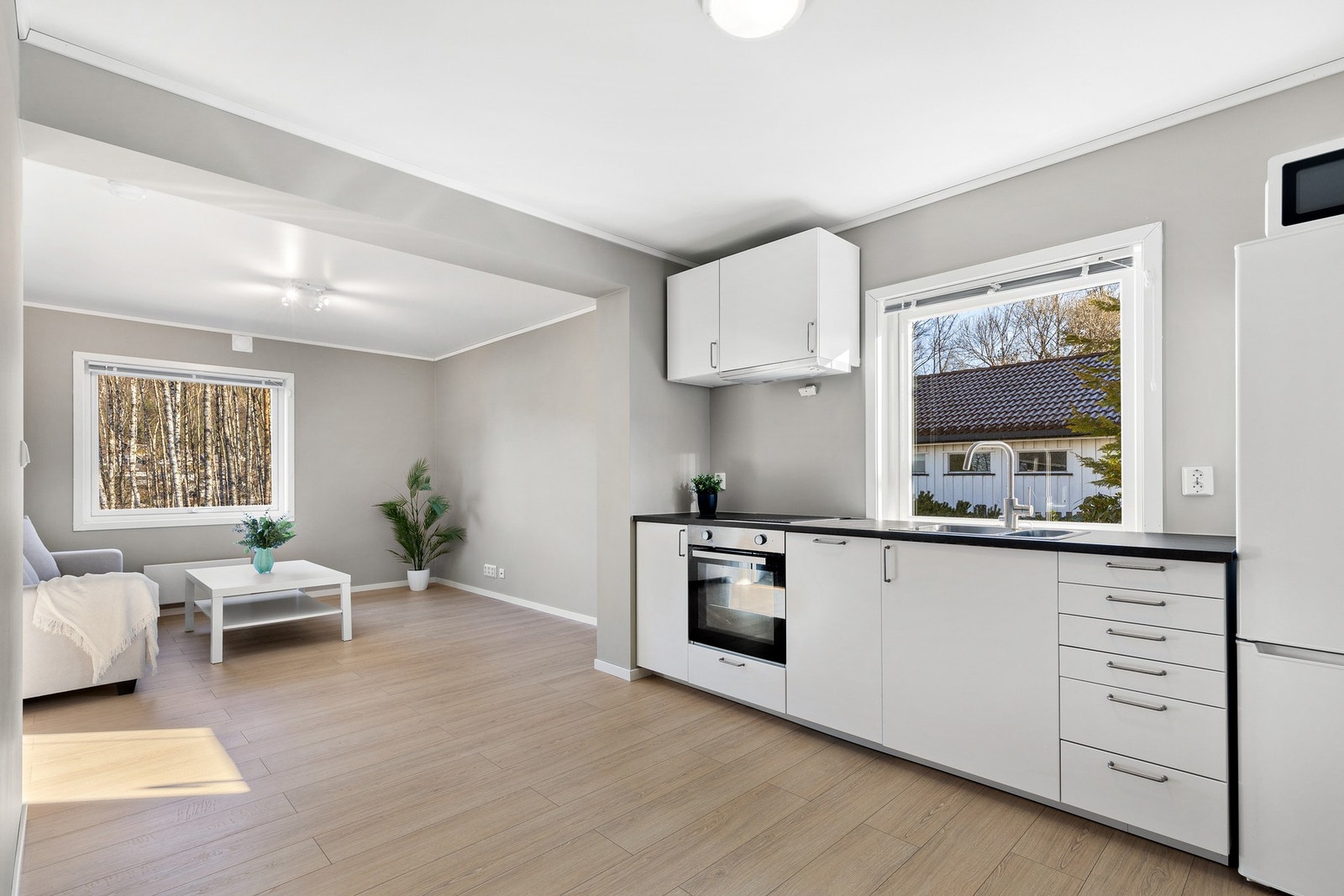 Stue og kjøkken er i åpen løsning Galleribilde