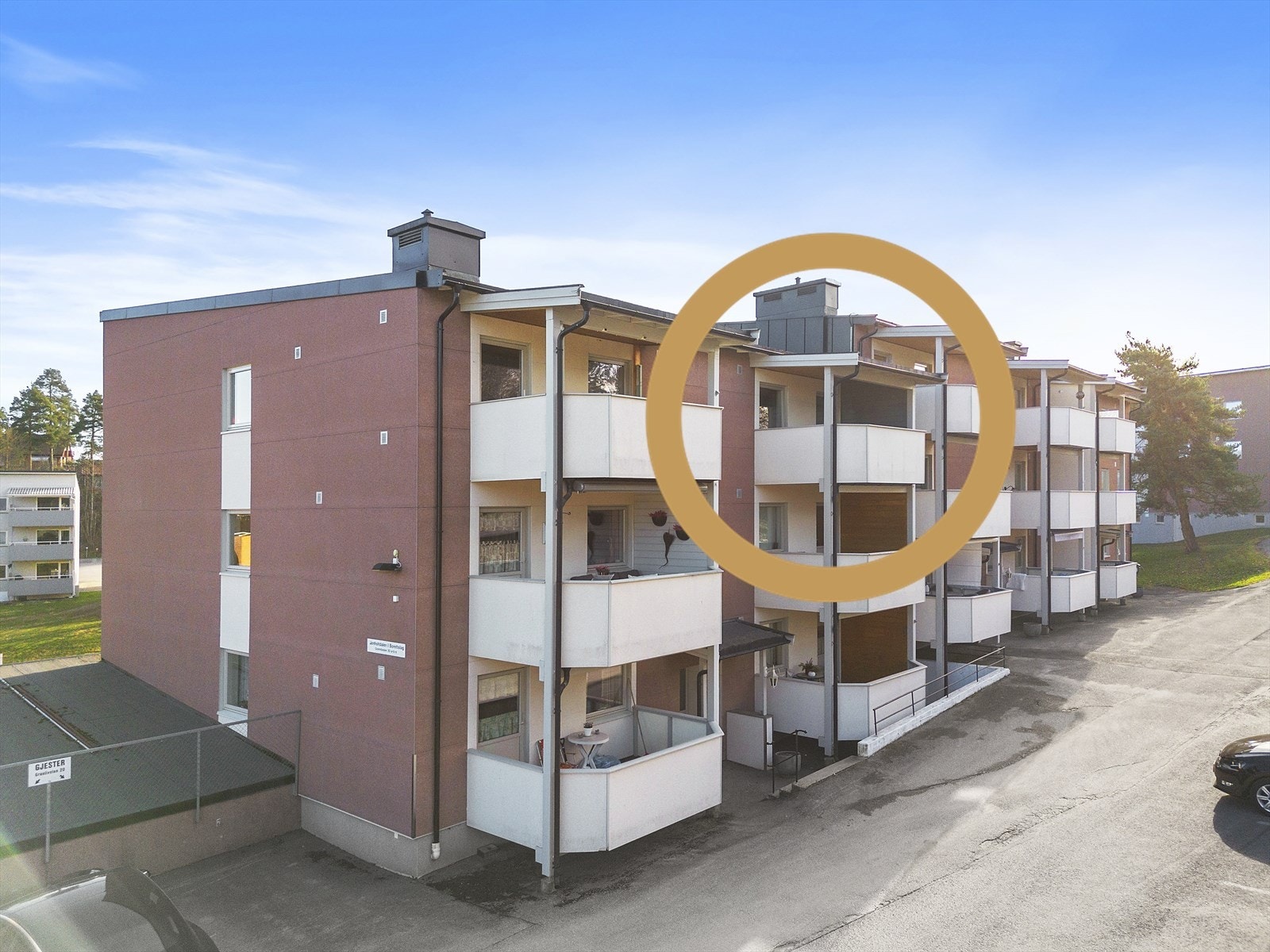 Parkering rett utenfor blokken Galleribilde