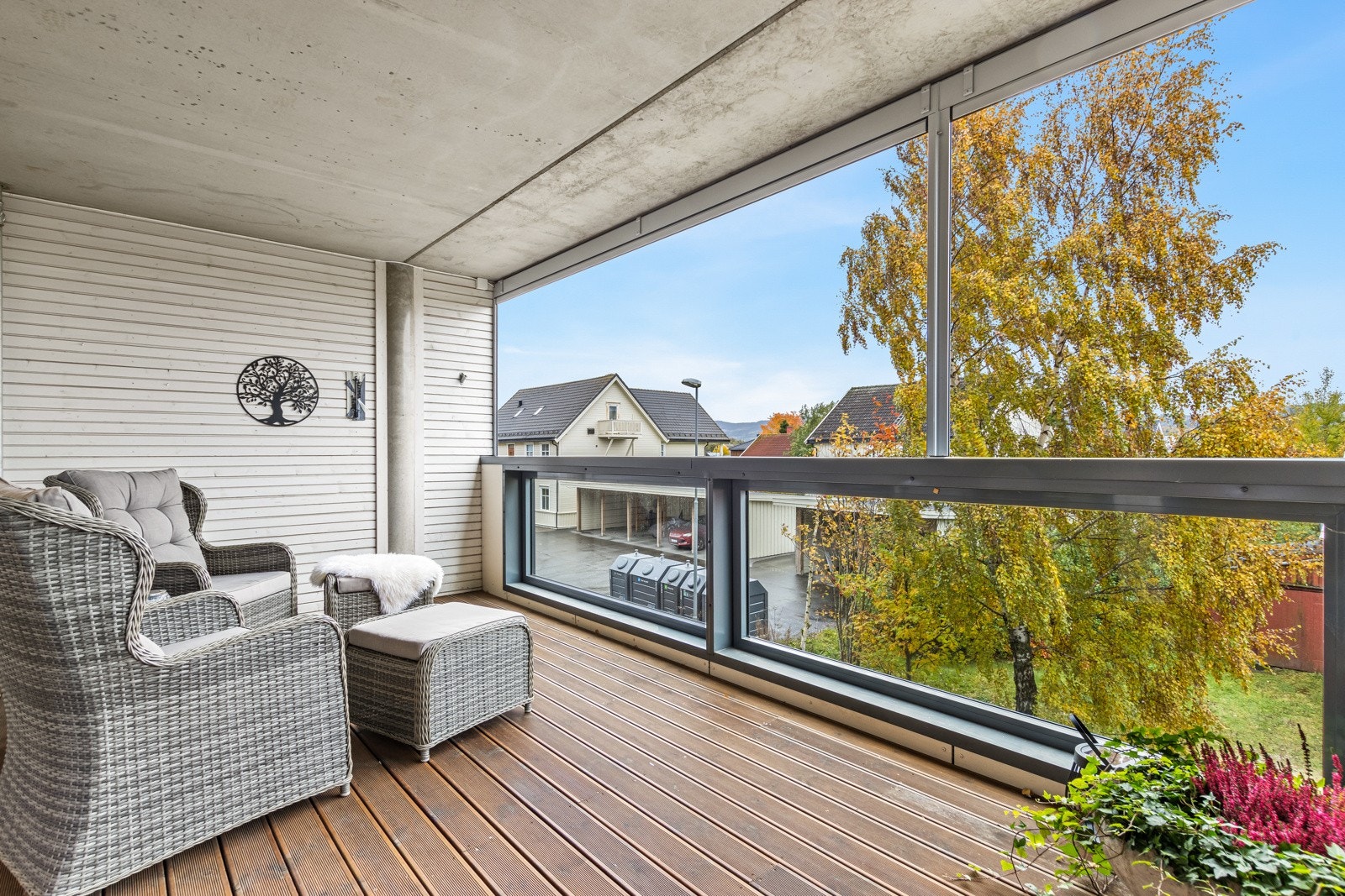 Leiligheten har en tilbaketrukket og skjermet beliggenhet i komplekset. Galleribilde