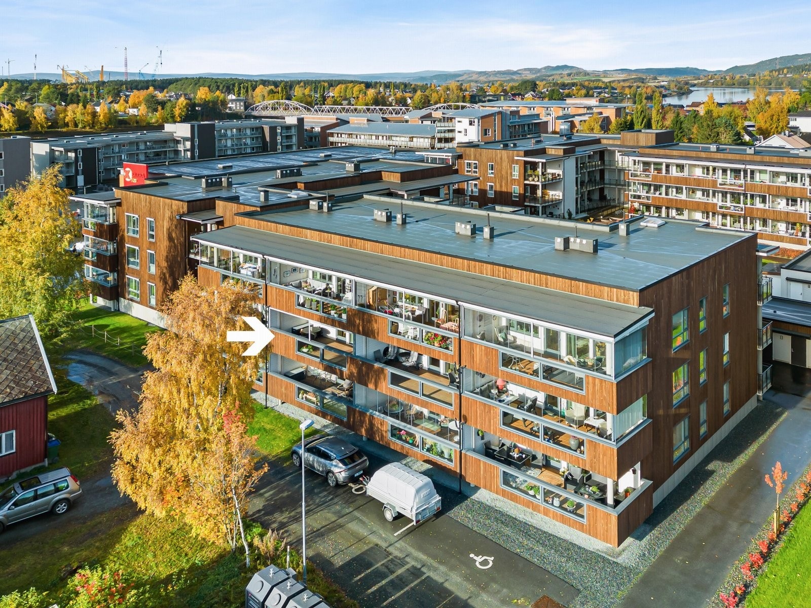 Velkommen til Fløytarvegen 6 og en lys og innbydende 3-roms på 83m². Galleribilde