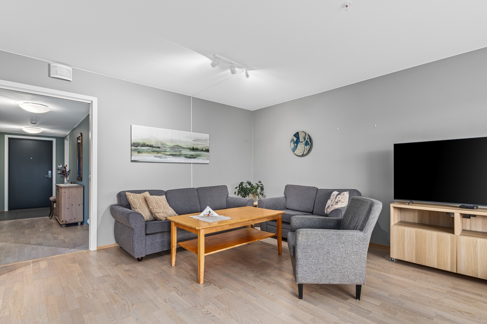 Vannbåren gulvvarme og varmtvann er inkludert i månedlige felleskostnader. Galleribilde