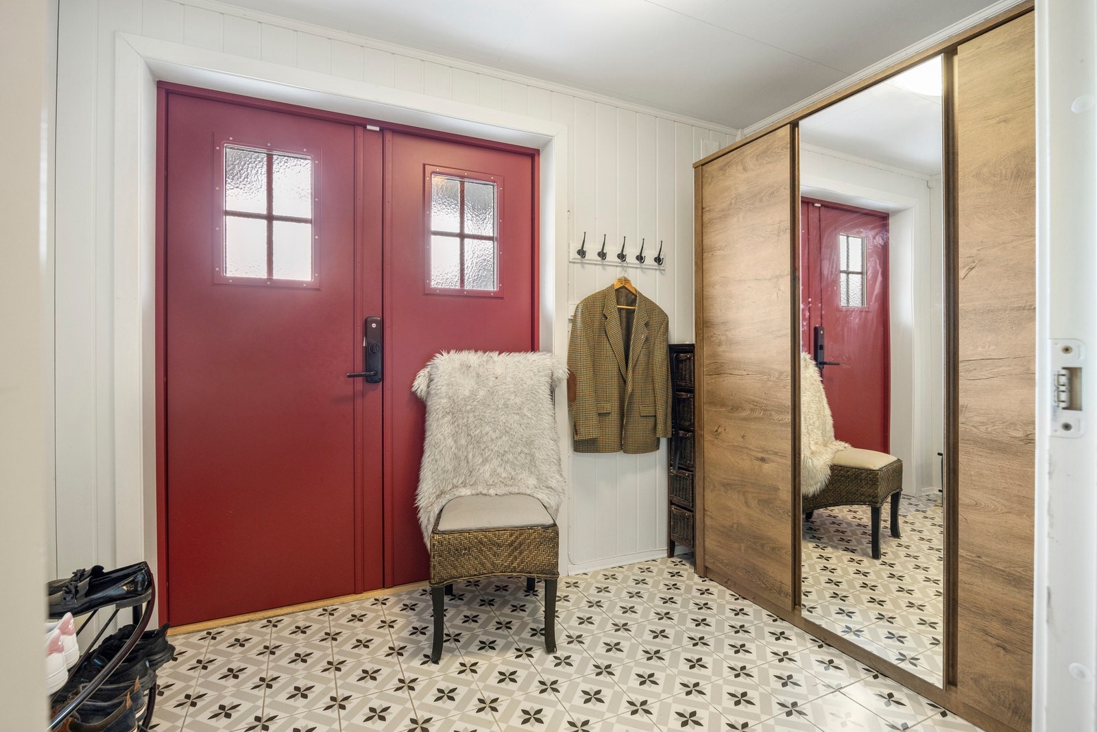 Entré - ca 5,5 kvm. Galleribilde