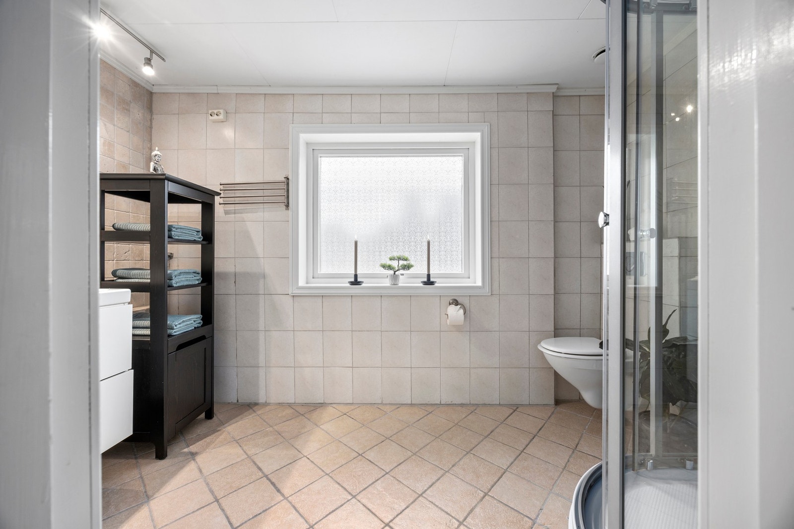 Bad - 6 kvm. Flislagte overflater med varme i gulv. Galleribilde