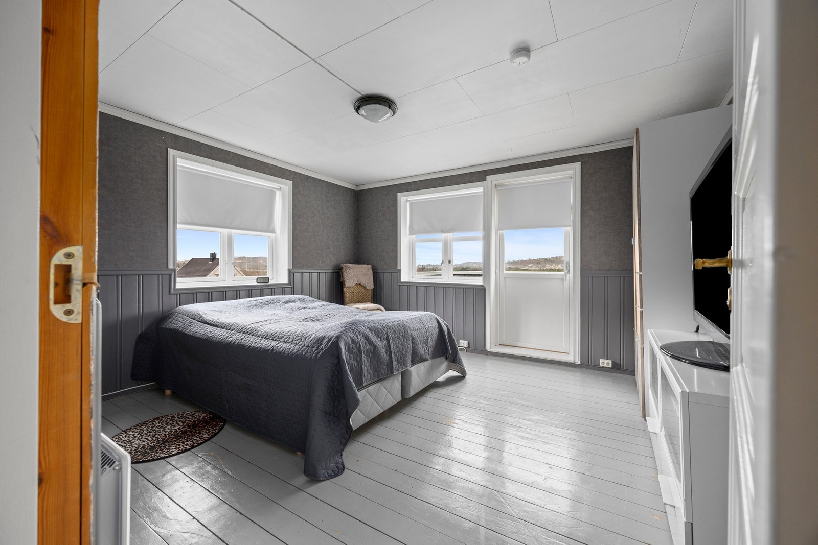 Soverom - 14 kvm. Dør ut til takterrasse Galleribilde