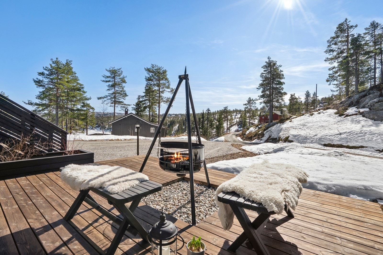 Saueskinn er noe som er obligatorisk på fjellet, nå kan terrassekosen starte Galleribilde