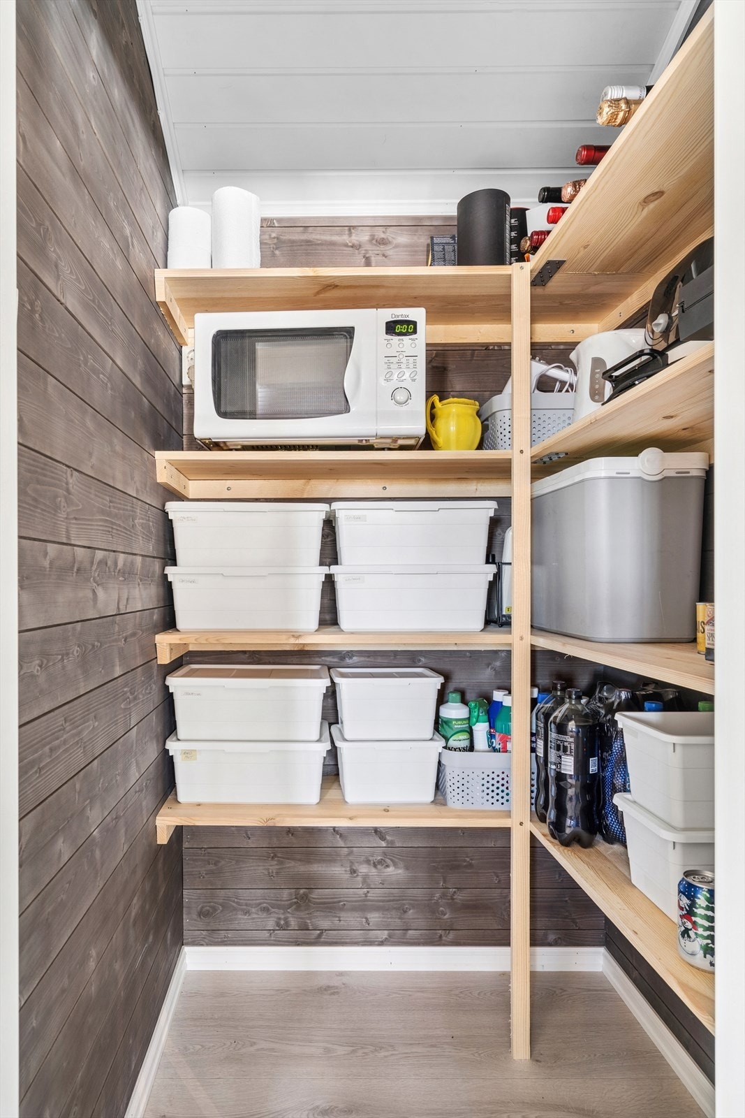 En liten bod der ting og tang kan stues vekk Galleribilde