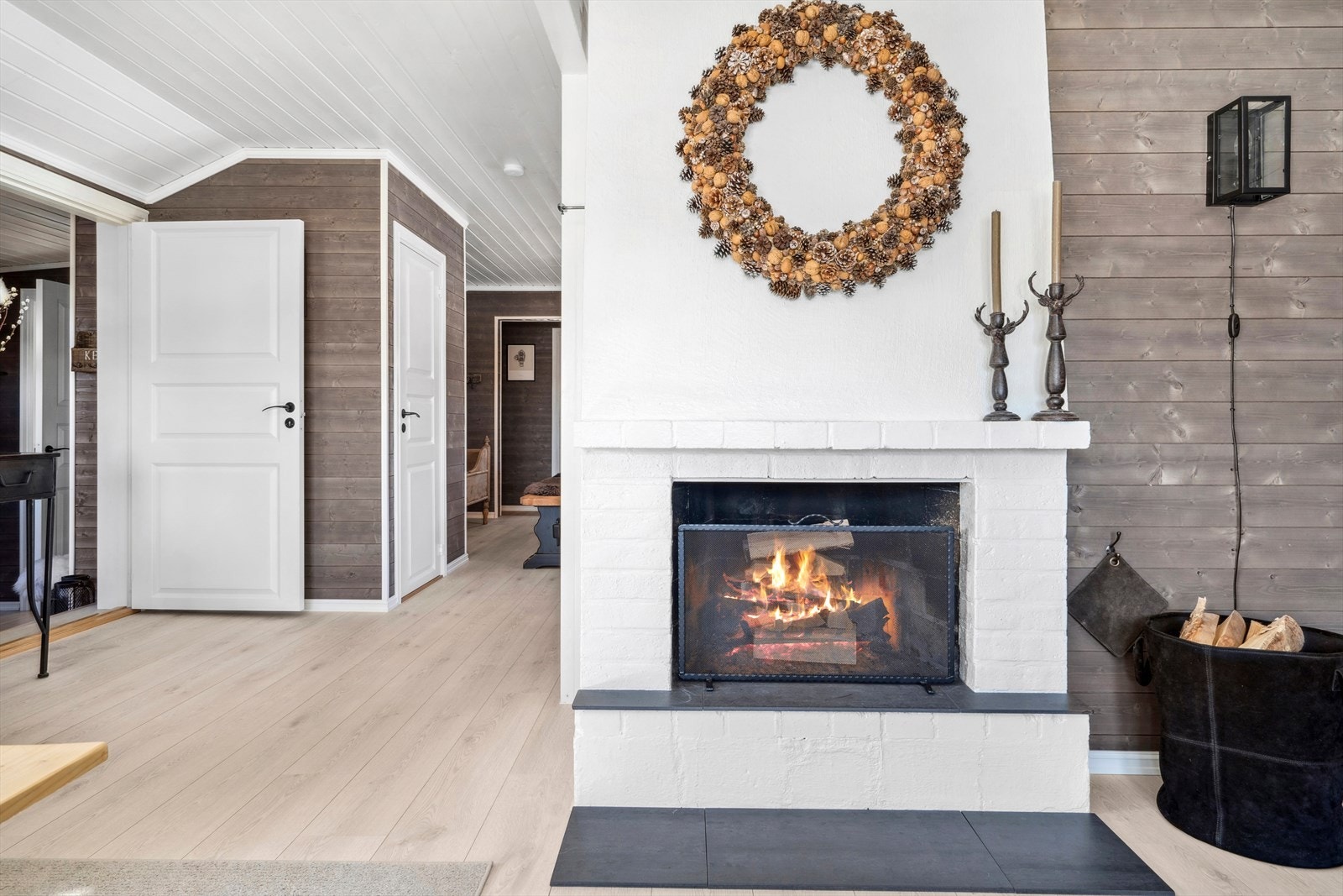 Vi fortsetter inn i hytta Galleribilde