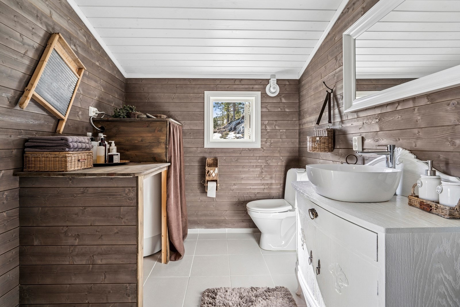 Badet holder en god hyttestandard og her vil du absolutt trives godt Galleribilde