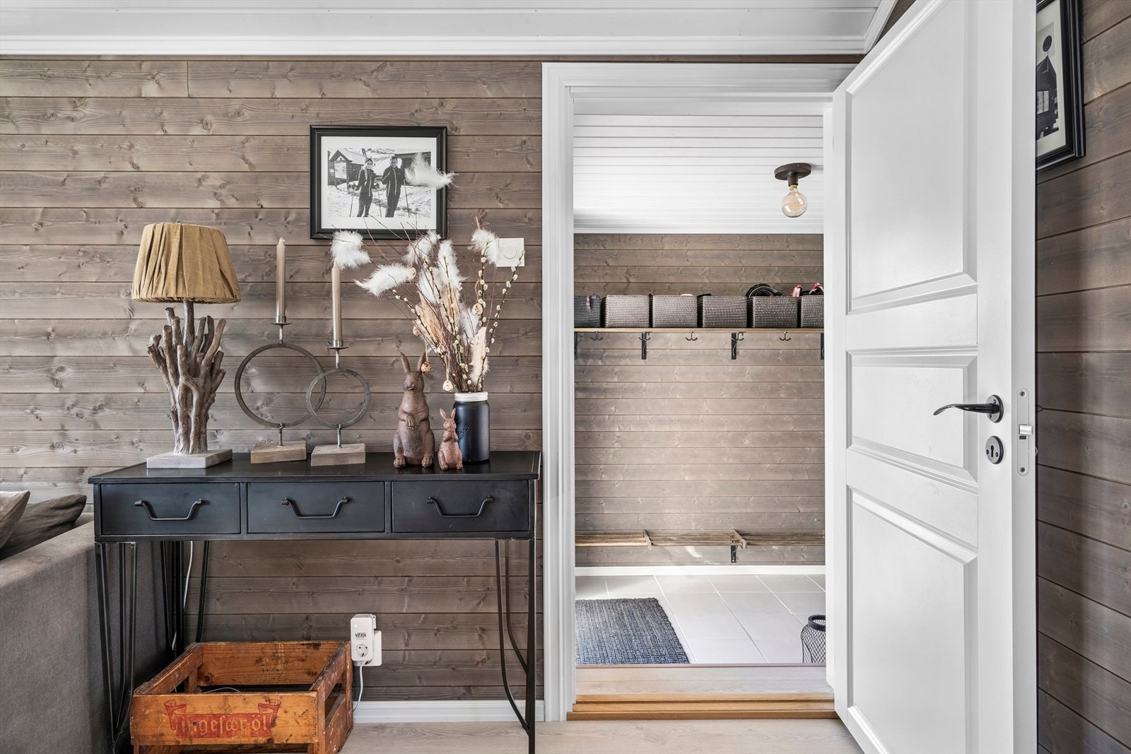 Fra gangen kommer du rett inn i stua Galleribilde